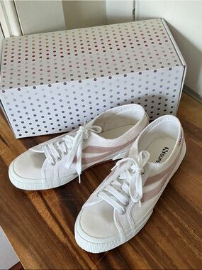 Superga White Canvas Sneakers with Pale Pink Stripes - Women's Low-Top